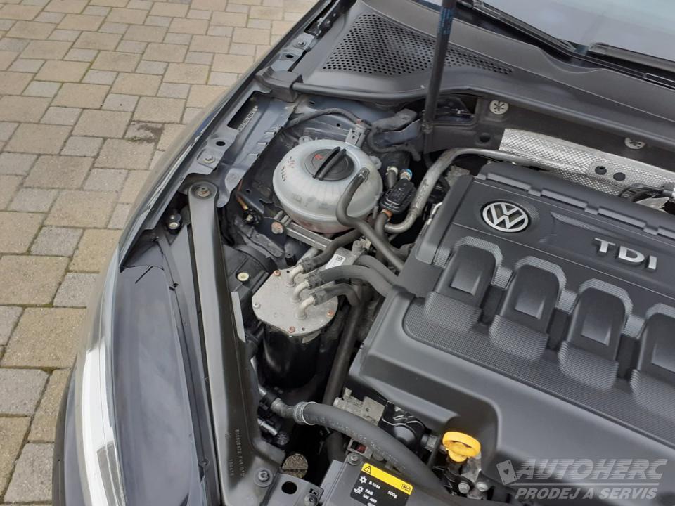 Volkswagen Golf VII KOMBI 1.6 TDi DSG